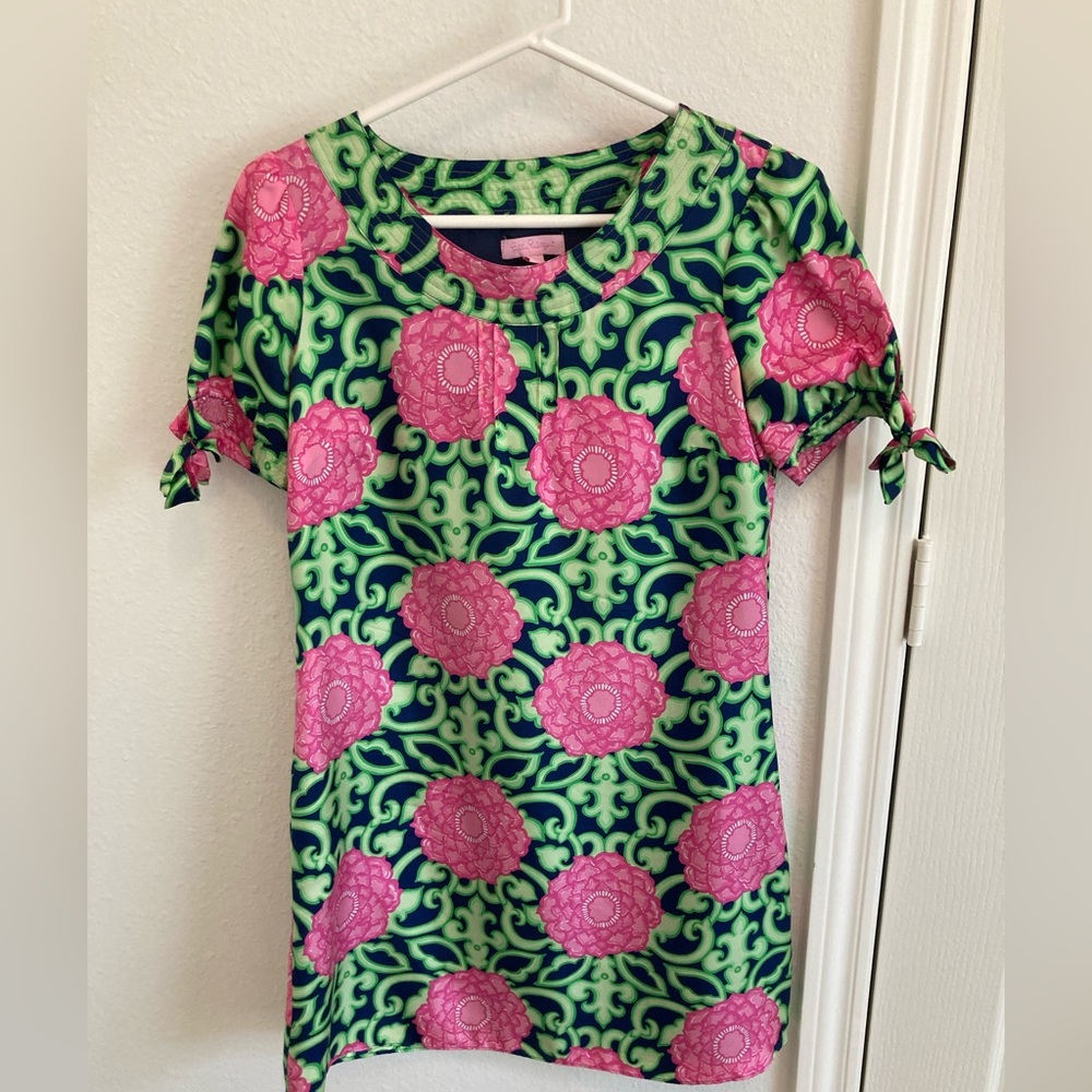 Lilly Pulitzer Dress, size 2, navy background, pink and green pattern